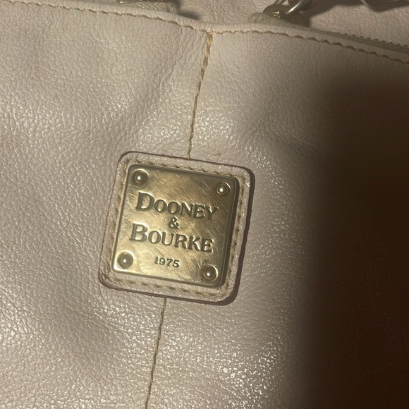 Dooney and bourke crème leather purse - Picture 2 of 10